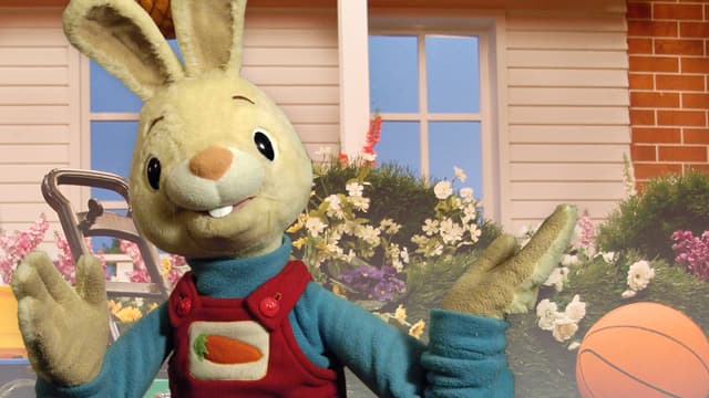 Watch Harry the Bunny S01:E03 - Out & About Free TV | Tubi